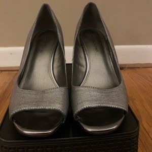 Bandolino silver and chrome wedge heels - Size 7.5